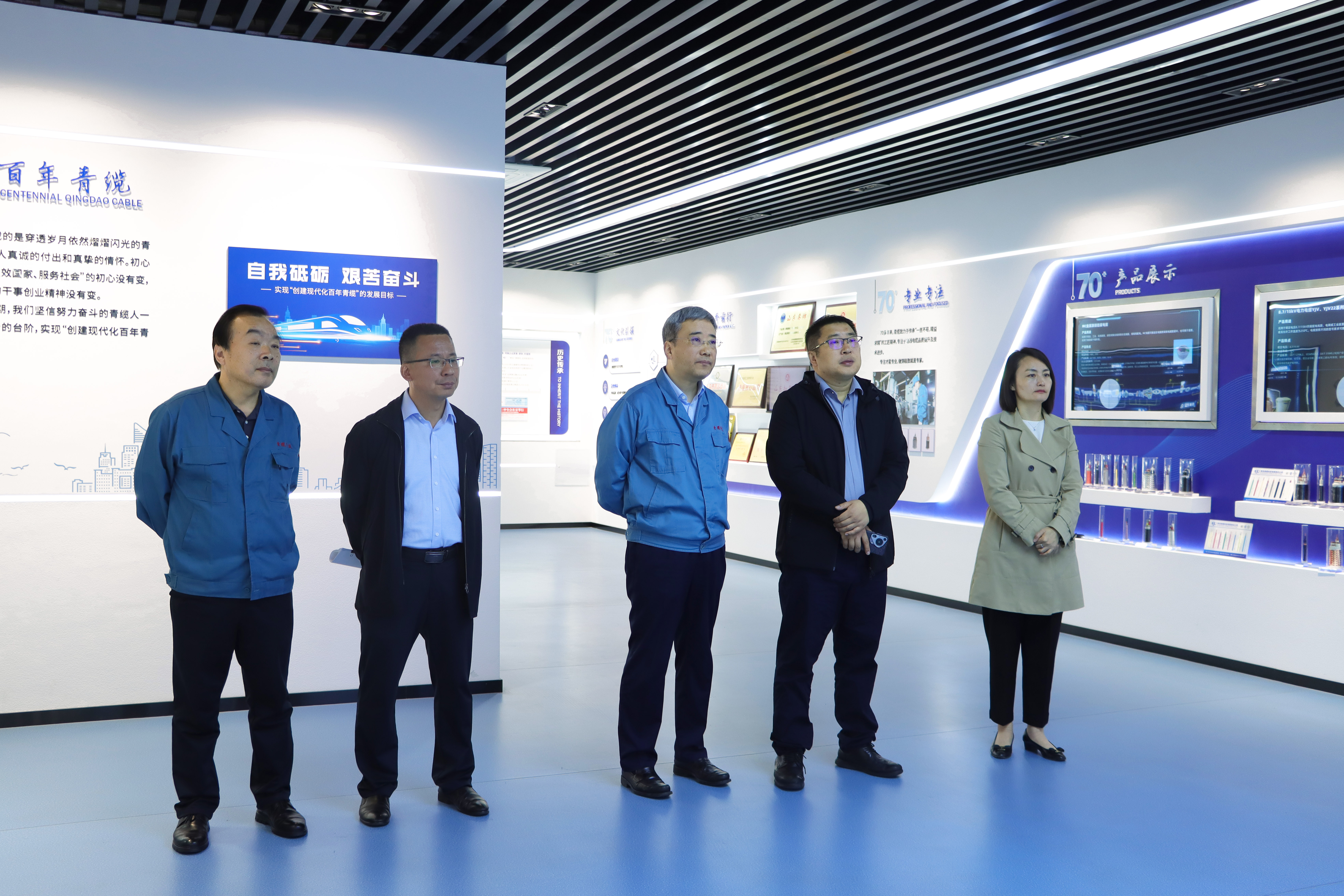 即墨区领导莅临青缆考察调研(图1) 即墨区领导莅临青缆考察调研(图1)