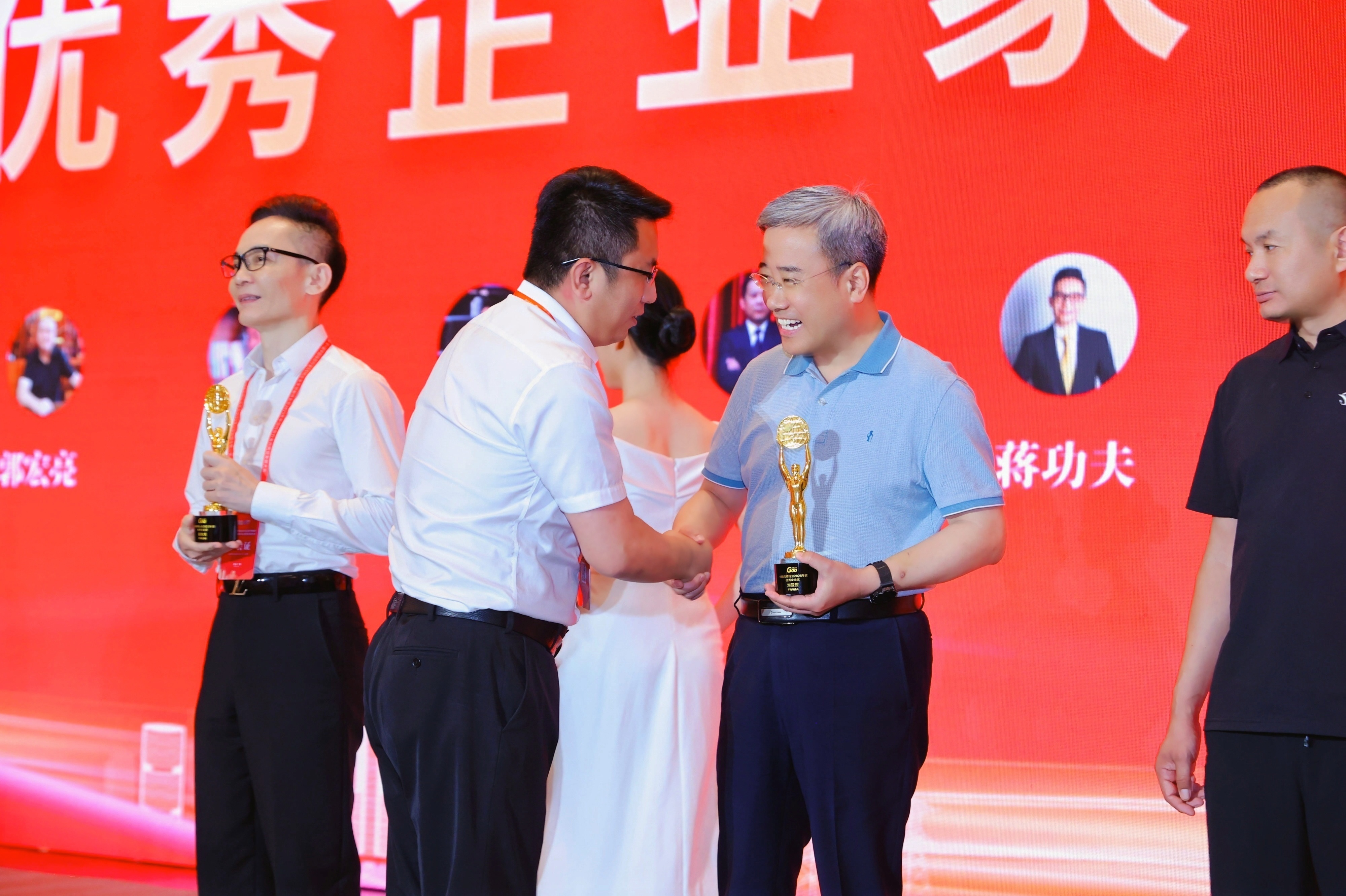 青缆副董事长总经理刘亚罡荣获 第一届中国线缆行业“优秀企业家”称号(图1)